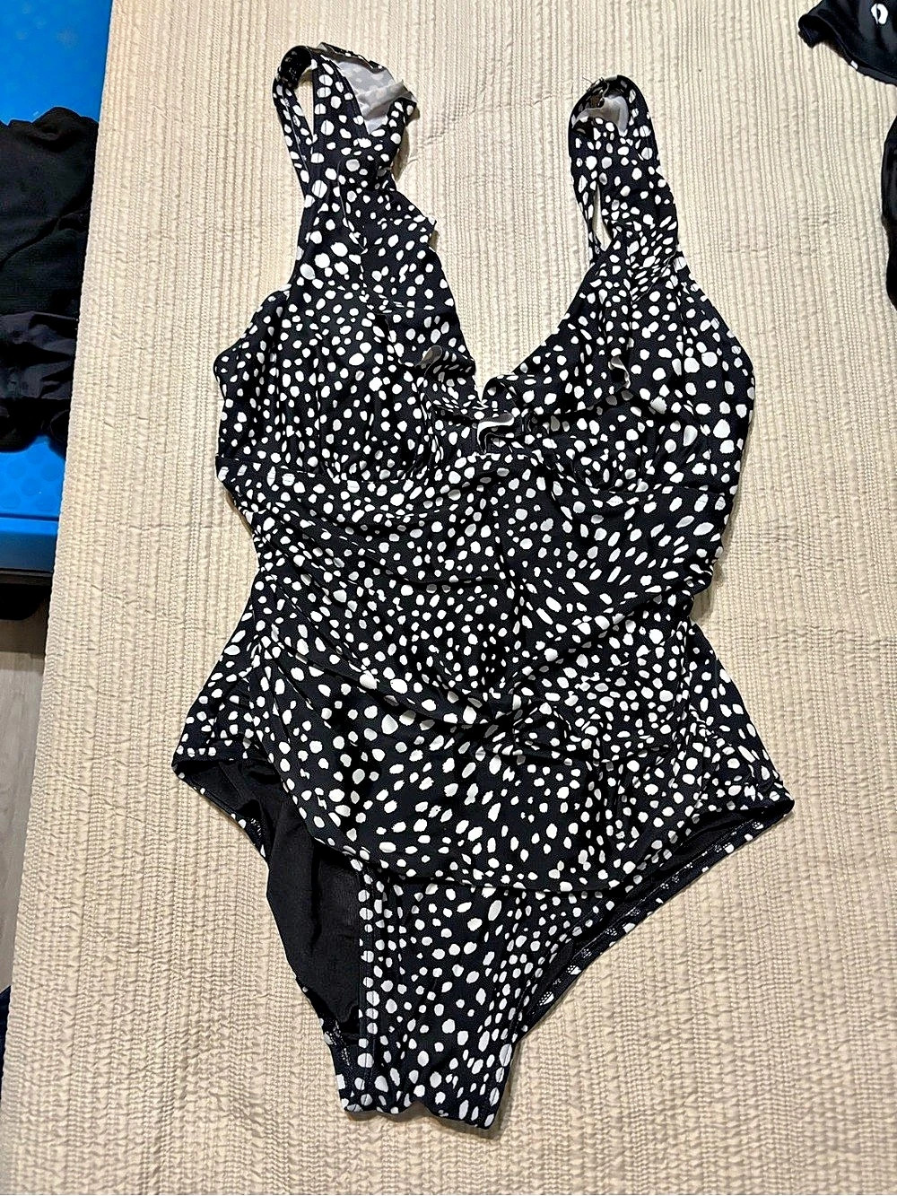 DKNY size XL